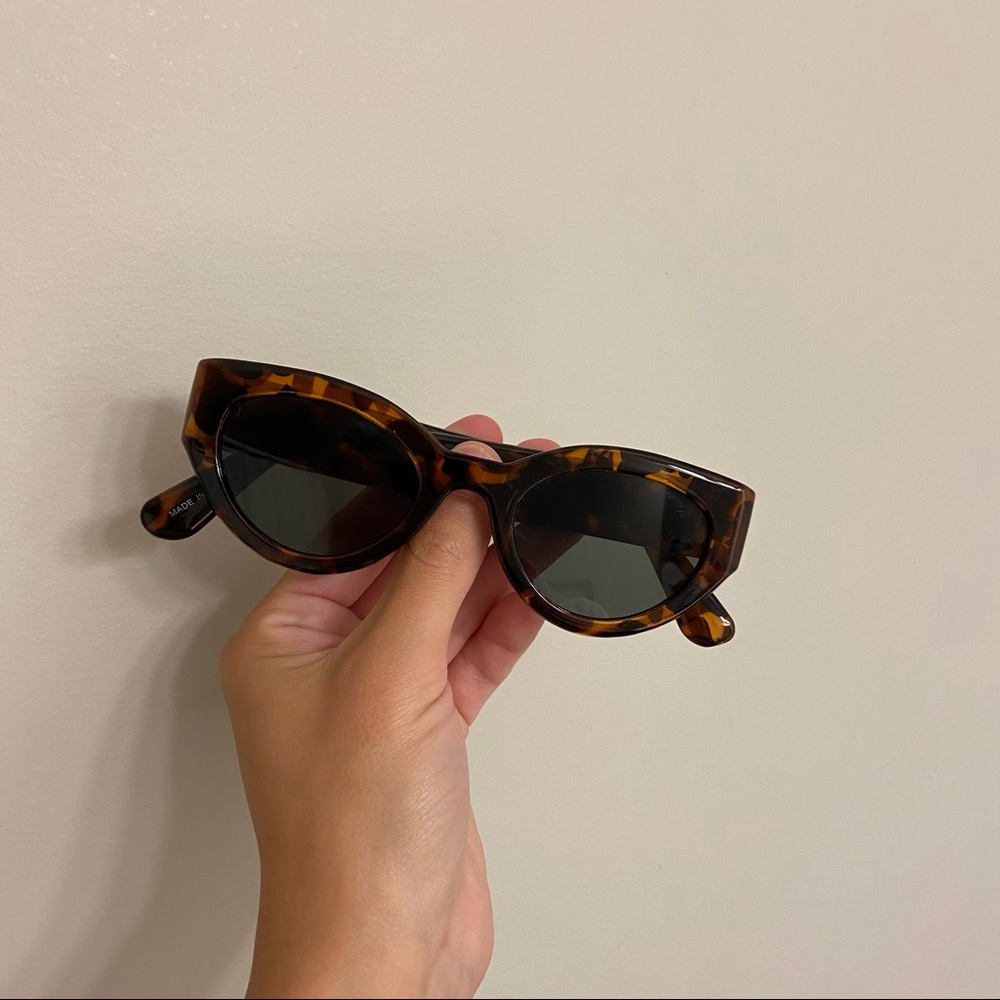 BRAND NEW UO Tortoise Shell Cat-Eye Sunglasses